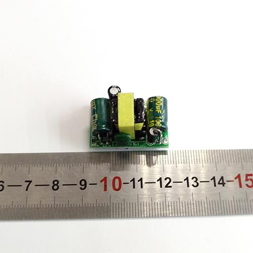 Драйвер для светодиодов AC220V  700 mA  5V (Источник тока AC-DC 220V-5V 700mA)